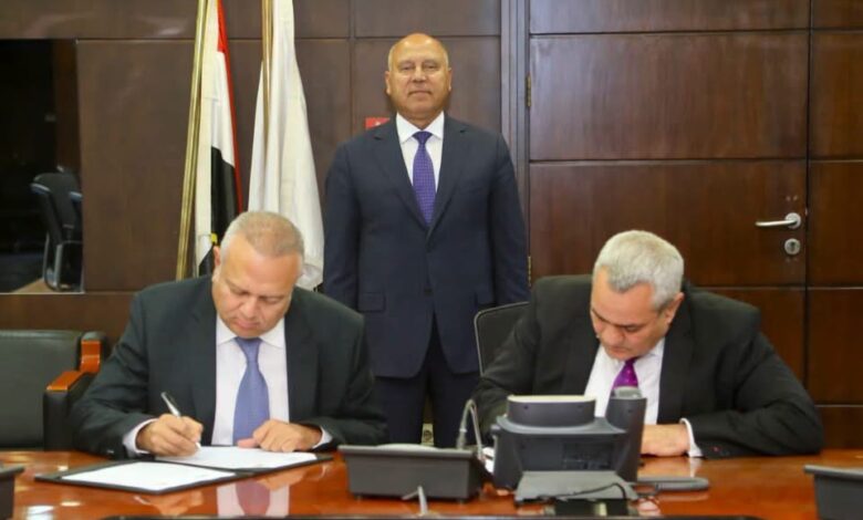 مراسم توقيع مذكرة التفاهم بين الهيئة العامة للموانئ البرية والجافة وشركة سكاى بورتس لتمويل مشروع ميناء برج العرب الجاف