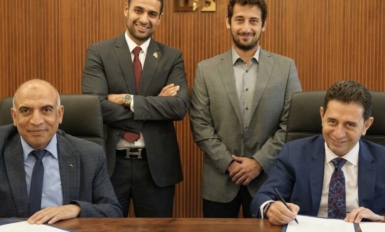 توقيع اتفاقية الشراكة بين مجموعتي الخناجري ودلمار لتوطين صناعة فتحات السقف للسيارات