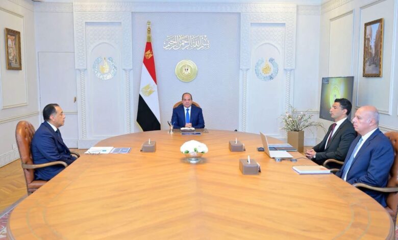 رئيس الجمهورية خلال اجتماعه برئيس الوزراء ووزير الصناعة
