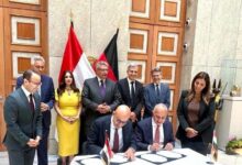 وزير التربية والتعليم خلال توقيه بروتوكول إنشاء 8 مدارس تطبيقية بالتعاون مع مؤسسة السويدي إلكتريك