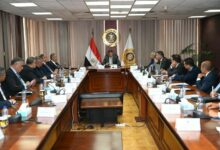 وزير الصناعة خلال لقائه بممثلي الصناعات المغذية للسيارات