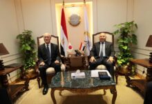 وزير النقل، الفريق كامل الوزير، خلال لقائه بالسفير الياباني بالقاهرة