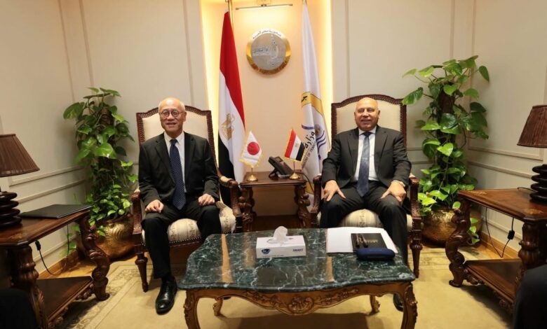 وزير النقل، الفريق كامل الوزير، خلال لقائه بالسفير الياباني بالقاهرة