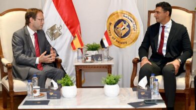 لقاء وزير الصناعة مع السفير الإسباني بالقاهرة