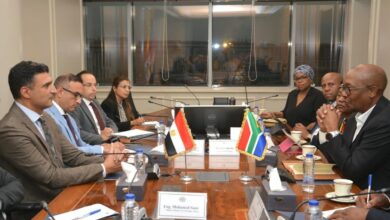 وزير الصناعة، المهندس خالد هاشم، خلال لقائه بوزير التجارة والصناعة الجنوب أفريقي